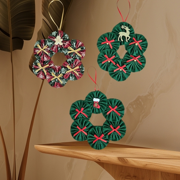 Christmas Ornament Wreaths Set of 3.  Fabric Yo Yo Wreaths Hand Sewn - Picture 3 of 14